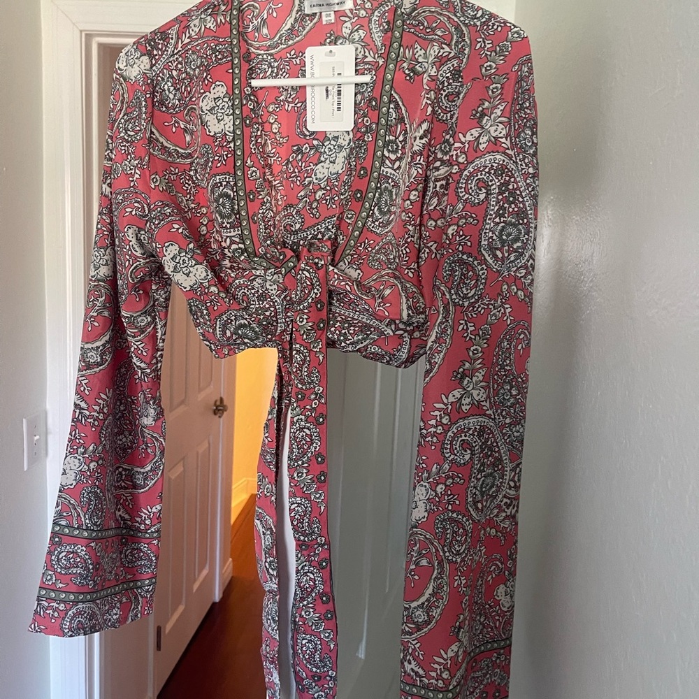 Gorgeous long sleeve tie-up shirt!